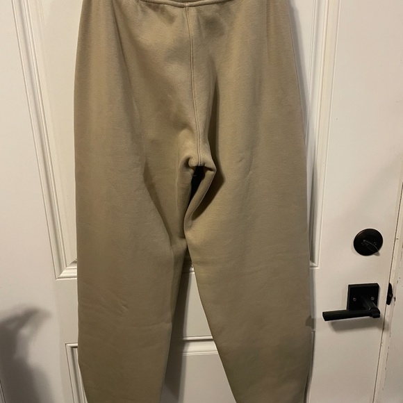LULULEMON HEAVEYWEIGHT FLEECE SWEATPANT. SHEER OAK - Picture 5 of 10
